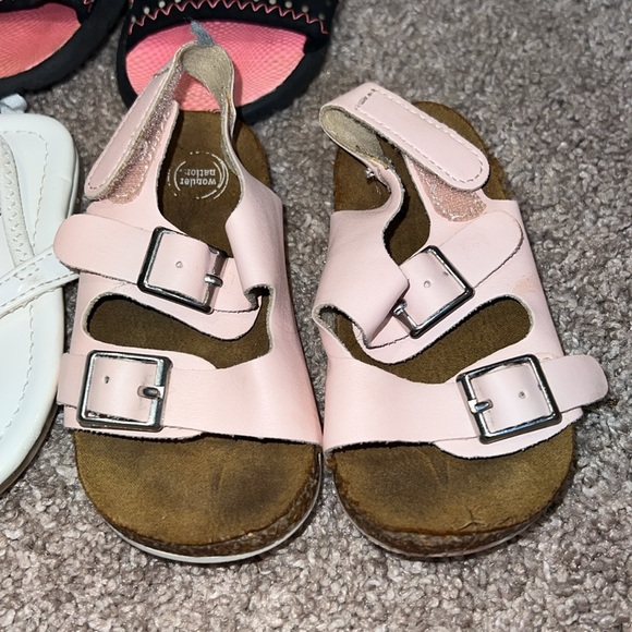 Lot of size 4T sandals - Picture 2 of 6